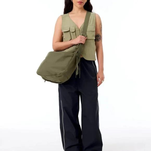 Beis The Carryall Crossbody in Black NWT - Picture 4 of 5